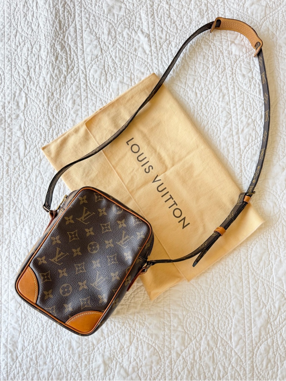 Louis Vuitton Vintage Amazone Monogram Canvas Messenger Bag - Picture 2 of 12
